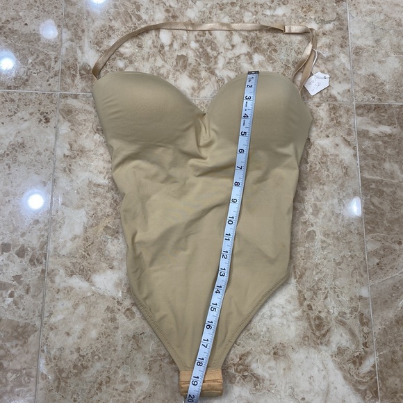 Le Mystere Sangria Bodysuit. Nude. Size 34DD - Picture 2 of 8